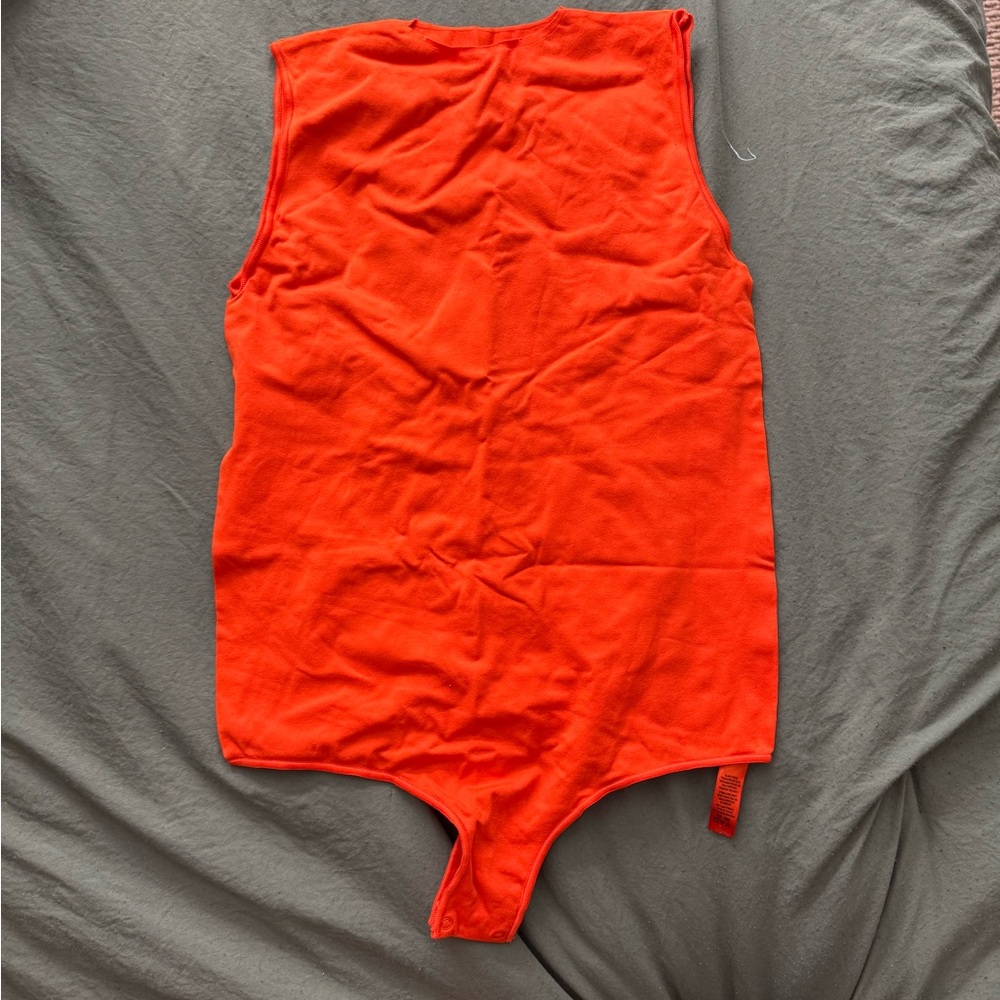 SKIMS ESSENTIAL SLEEVELESS BODYSUIT